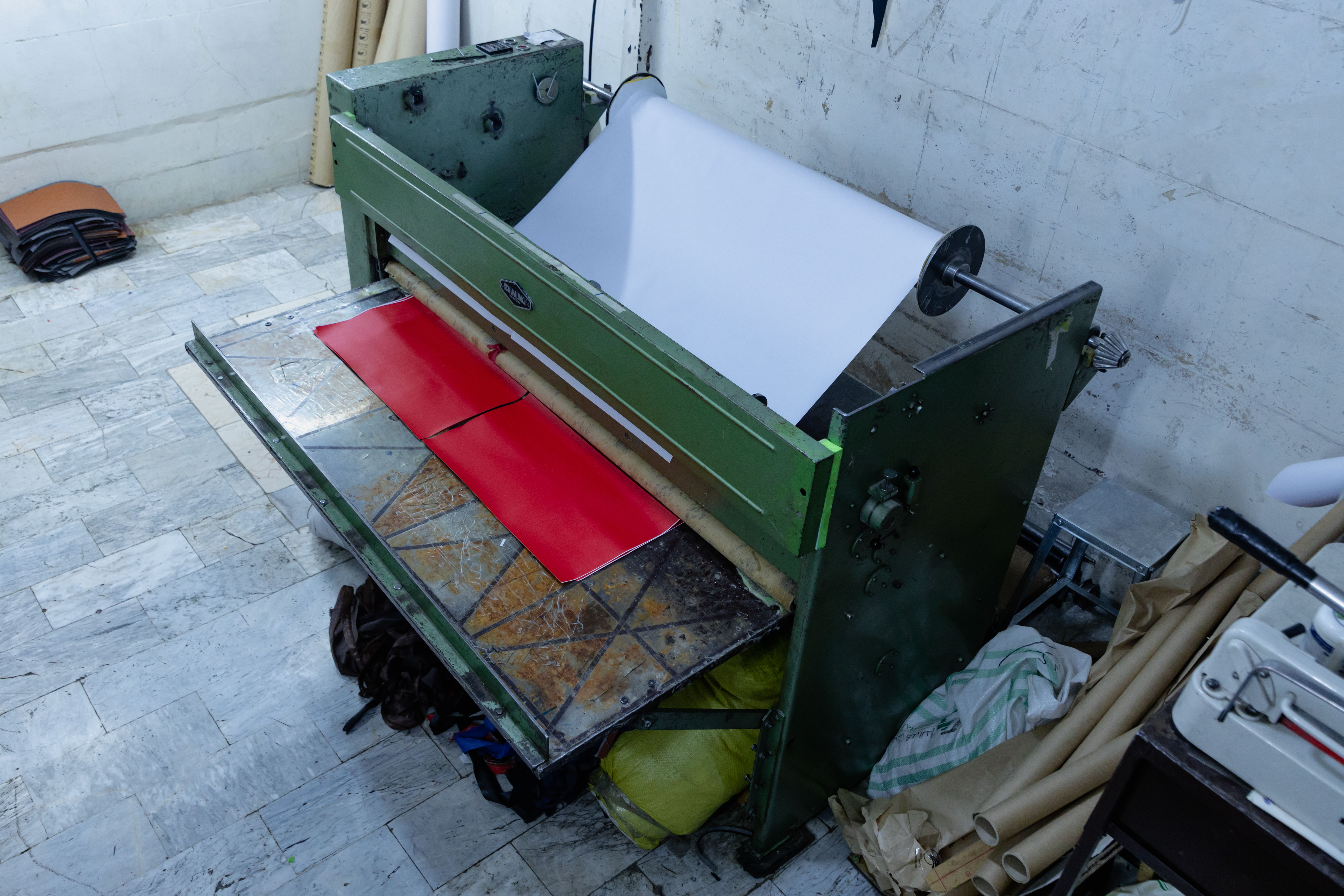 برش دقیق چرم مصنوعی با دستگاه اتوماتیک آلمانی در تهران - دنا برش